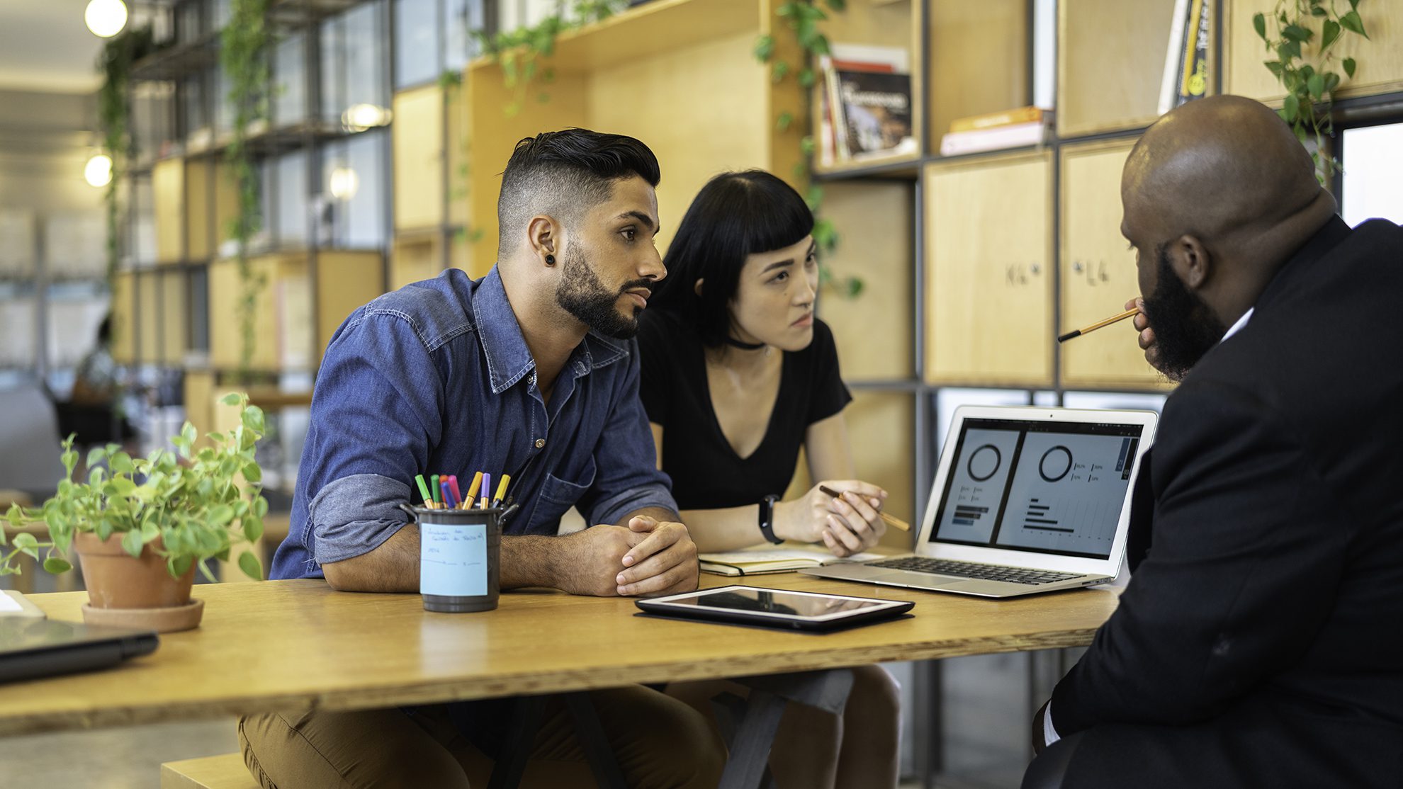 Agent talking to a couple in the office